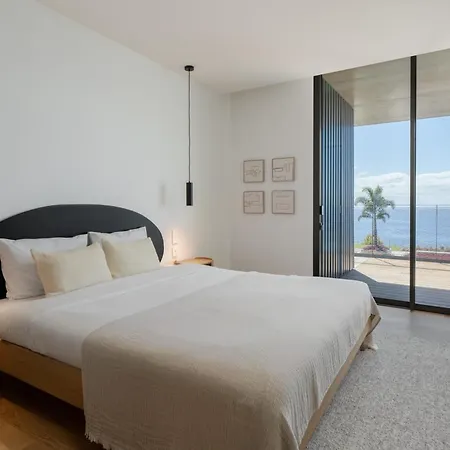 Savoy Monumentalis Vii By An Island Apartment *