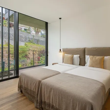 Savoy Monumentalis Vii By An Island Apartment *