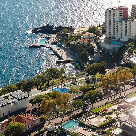 Savoy Monumentalis Vii By An Island