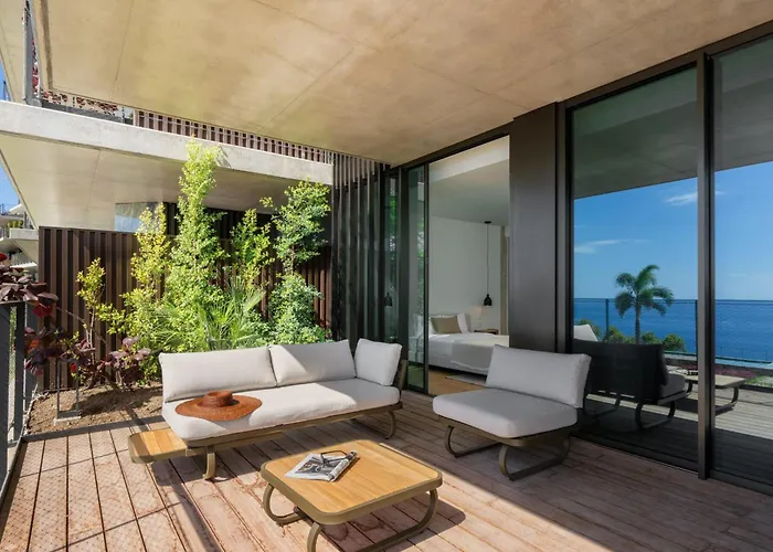 Savoy Monumentalis Vii By An Island *