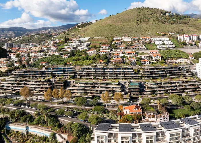 Savoy Monumentalis Vii By An Island Apartmán