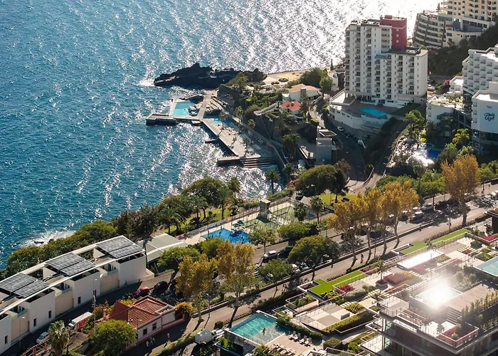 Savoy Monumentalis Vii By An Island